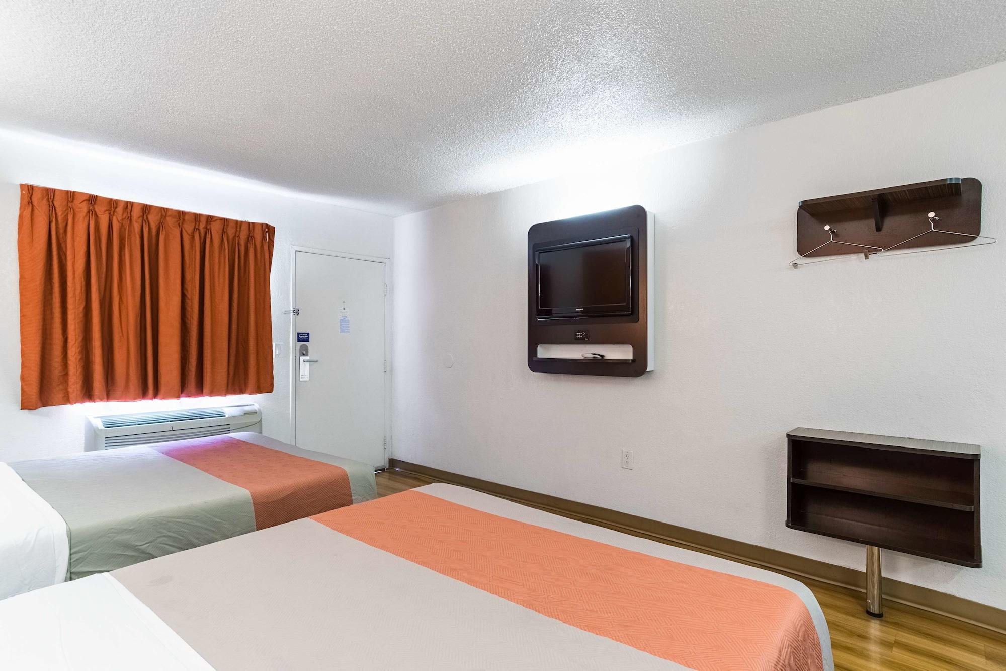Motel 6-Long Beach, Ca - International City Dış mekan fotoğraf